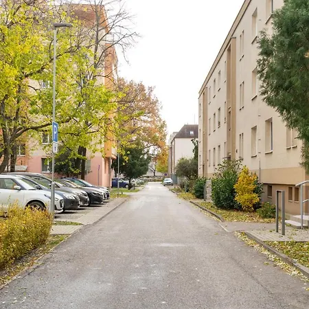Sunny In Apartamento Trnava